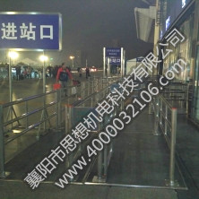 厦门北站进站排队栏杆